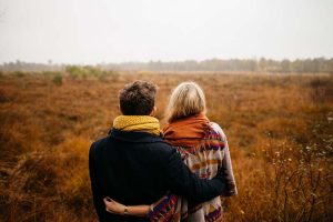 Daten na het verlies van je partner Hoe ga je om met de liefde na de dood van je partner? Dit artikel bespreekt uitdagingen die een nieuwe relatie met zich mee kunnen brengen.