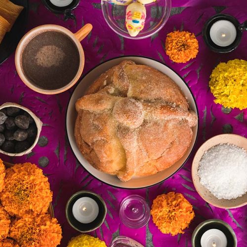 <b>Lessen van traditionele culturen over verdriet, rouw en continuïteit van het leven</b> <br>Rituelen en gebruiken rondom rouw kunnen nabestaanden veel troost bieden. Dit artikel kijkt naar rouwtradities uit verschillende culturen.
