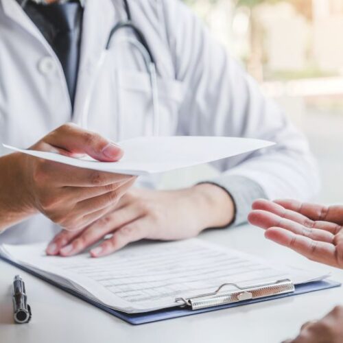 <b>Hoe ziet rouw bij ernstige ziekte eruit?</b> <br>In deze video legt Manu Keirse uit hoe rouw eruit kan zien na de diagnose van een ernstige ziekte.