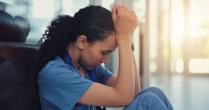 Rouw in de zorg Angelique de Jong-Bakker deed onderzoek naar de mens achter de zorgprofessional.
