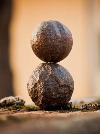 Omgaan met verlies door de leegte te omarmen Verlies gaat vaak samen met een gevoel van leegte. Dit artikel bespreekt hoe het ervaren en omarmen van leegte je kan helpen met je rouw.