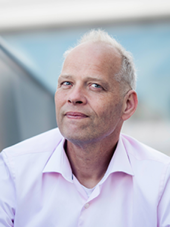 Rouw is ook het langzaam loslaten onderweg Longarts Sander de Hosson beantwoordt drie vragen over rouw en verlies.