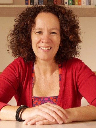 Rouw gaat over meer dan de dood Rouwexpert Tanja van Roosmalen beantwoordt drie vragen over rouw en verlies.