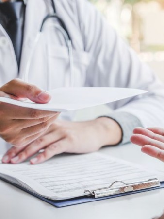 Hoe ziet rouw bij ernstige ziekte eruit? In deze video, gemaakt voor de serie ‘Leven tot het laatst’ legt Manu Keirse uit hoe rouw eruit kan zien na de diagnose van een ernstige ziekte.