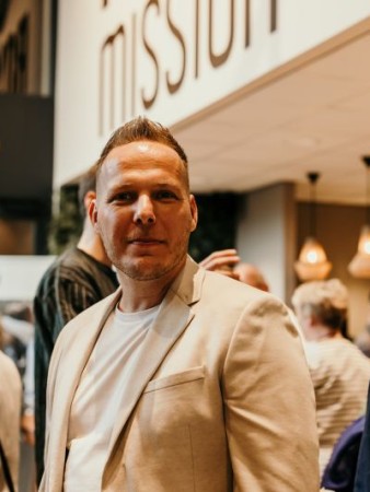 Rouw laat zich niet vangen in een schema  Rouwexpert Bjorn Visser beantwoordt drie vragen over rouw en verlies.