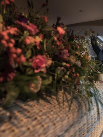 “Beelden blijven, zelfs als het leven los laat” Hilda Wessels interviewt uitvaartfotografe Daphne Kleine.