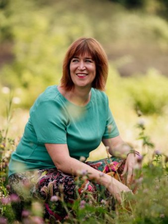 “Niet alles hoeft opgelost te zijn” Ellis Middelhuis interviewt levenseinde doula en opleider Diana Stassen over losse eindjes, afscheid en rouw.