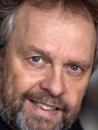 Als je bang bent voor de dood, ontneem je jezelf de mogelijkheid om vol te leven Rouwexpert Tim Overdiek beantwoordt drie vragen over rouw en verlies.